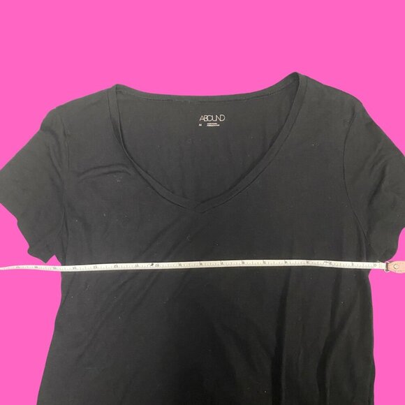 Abound Black V-Neck Short Sleeve Tee Shirt Women’s Size M – Minimalist Staple - Picture 4 of 7